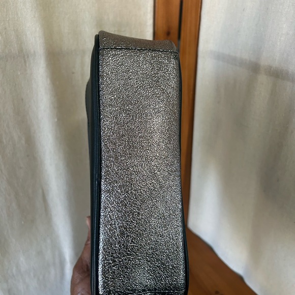 G.I.L.I. Black and Silver Metallic crossbody - Picture 10 of 11